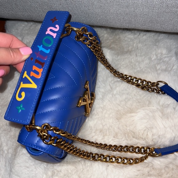 Louis Vuitton Wave Purse💙 - Picture 5 of 12